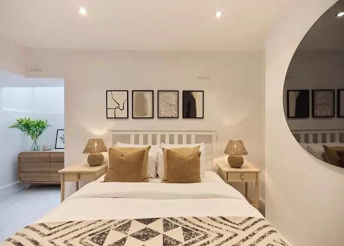 The Kingswood Place - Modern 2Bdr With Terrace