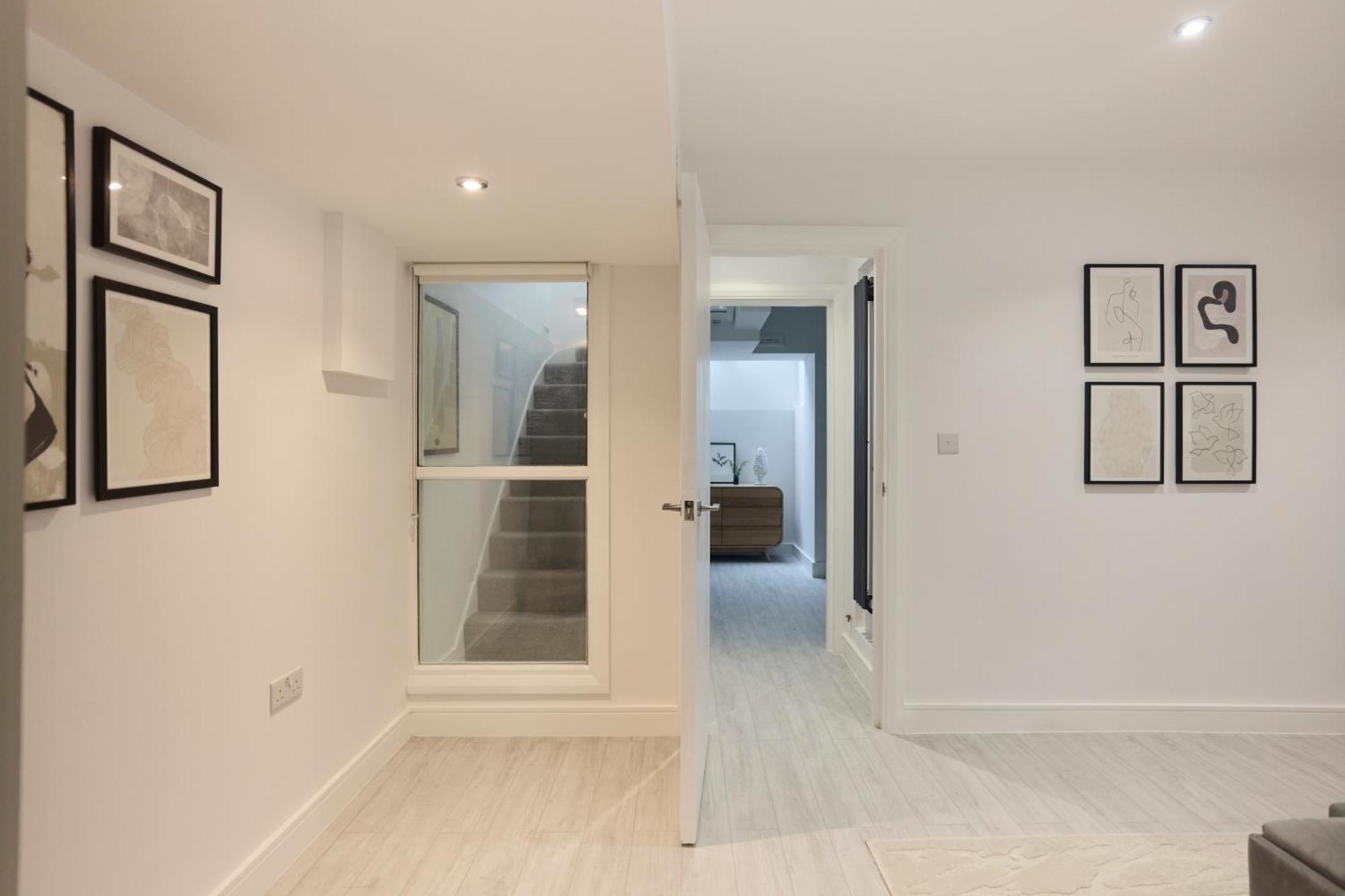 The Kingswood Place - Modern 2bdr With Terrace Appartamento